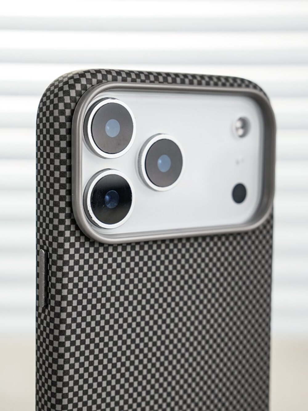 Luxury Carbon Fiber Magnetic Phone Case for iPhone 17 Pro Max Gray/Black - Picture 4 of 6